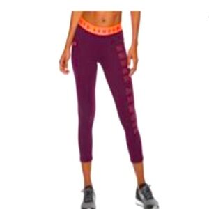 NWT Under Armour Favorite Midrise Graphic Capri Leggings, Large